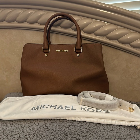 Michael Kors Handbags - Michael Kors Womens Bag